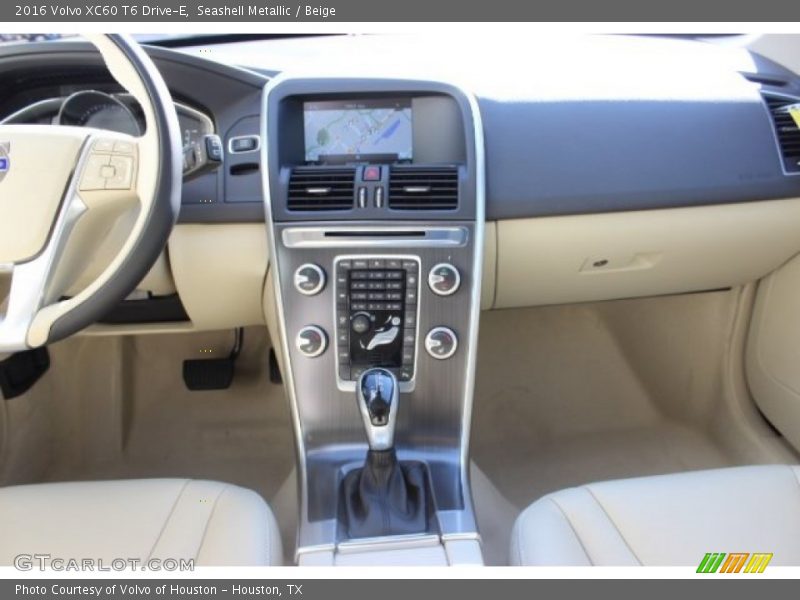 Seashell Metallic / Beige 2016 Volvo XC60 T6 Drive-E