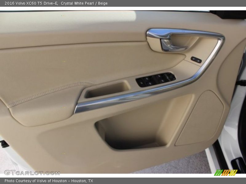 Crystal White Pearl / Beige 2016 Volvo XC60 T5 Drive-E