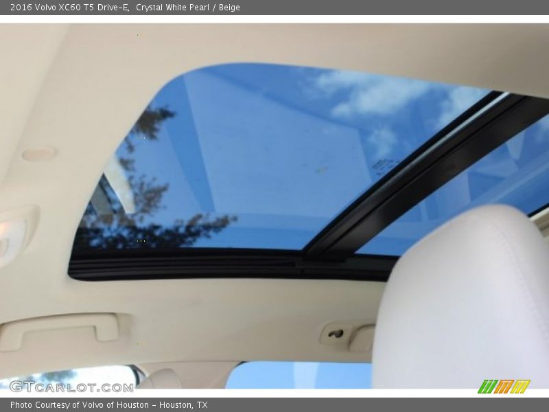 Crystal White Pearl / Beige 2016 Volvo XC60 T5 Drive-E