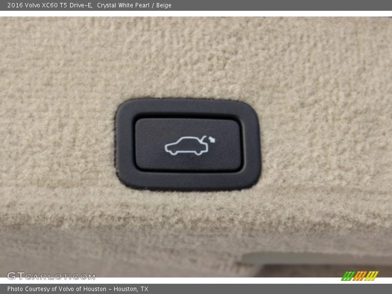 Crystal White Pearl / Beige 2016 Volvo XC60 T5 Drive-E