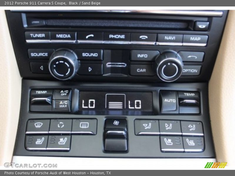 Controls of 2012 911 Carrera S Coupe