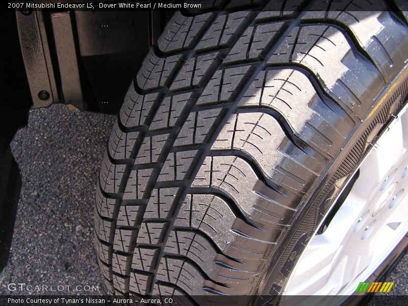 Dover White Pearl / Medium Brown 2007 Mitsubishi Endeavor LS