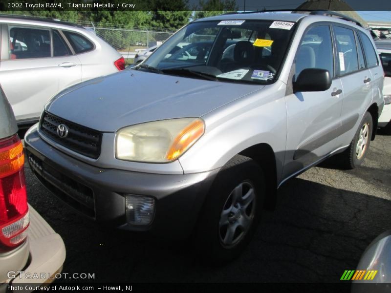 Front 3/4 View of 2002 RAV4 