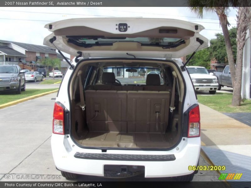 Avalanche White / Desert 2007 Nissan Pathfinder SE