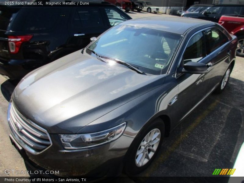 Magnetic Metallic / Dune 2015 Ford Taurus SE