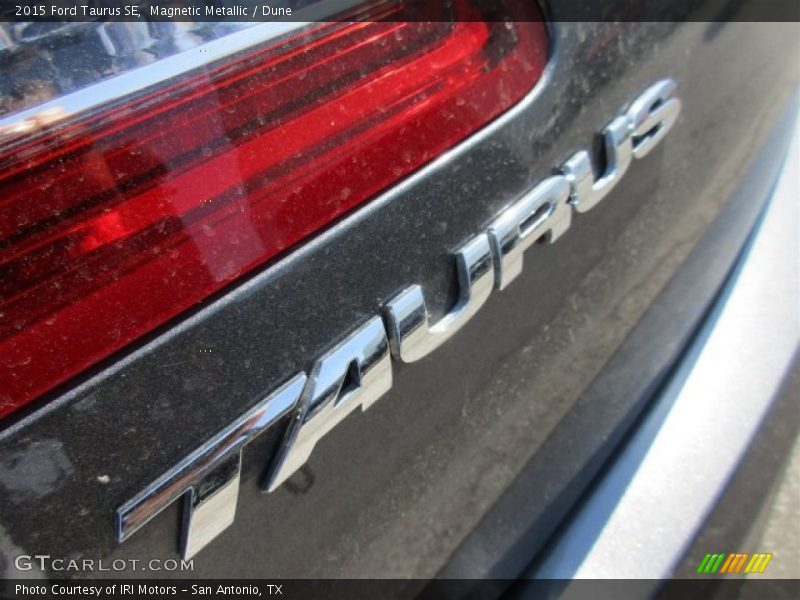 Magnetic Metallic / Dune 2015 Ford Taurus SE