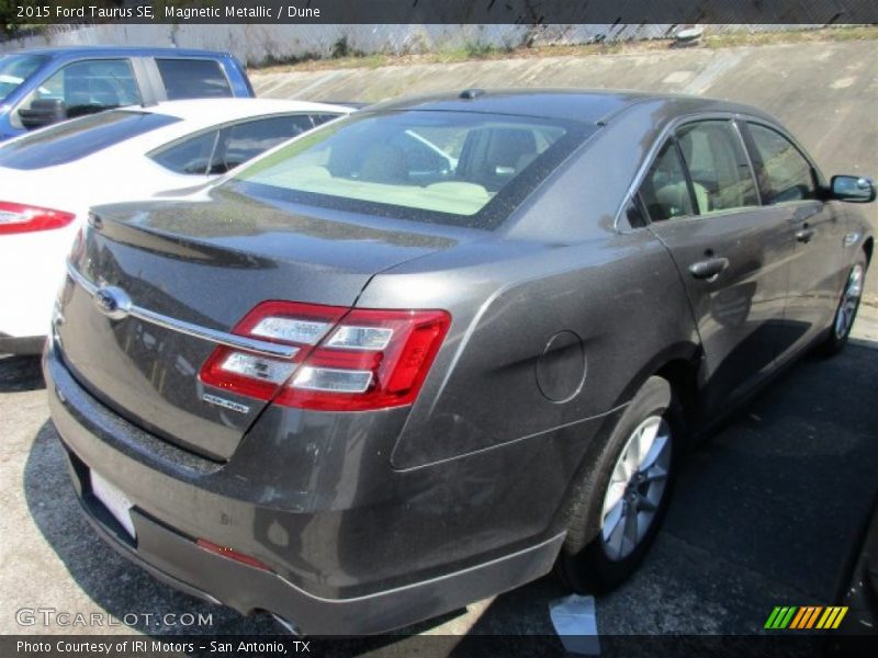 Magnetic Metallic / Dune 2015 Ford Taurus SE
