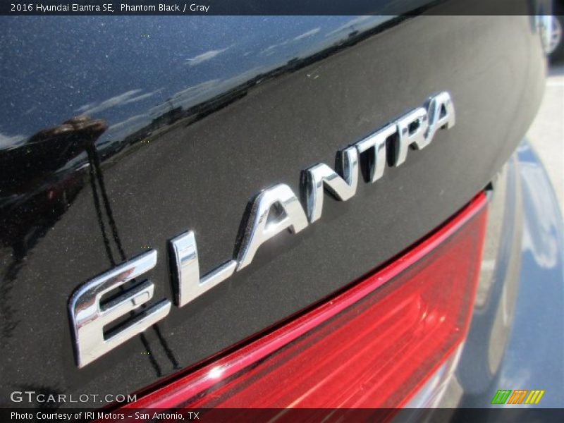 Phantom Black / Gray 2016 Hyundai Elantra SE