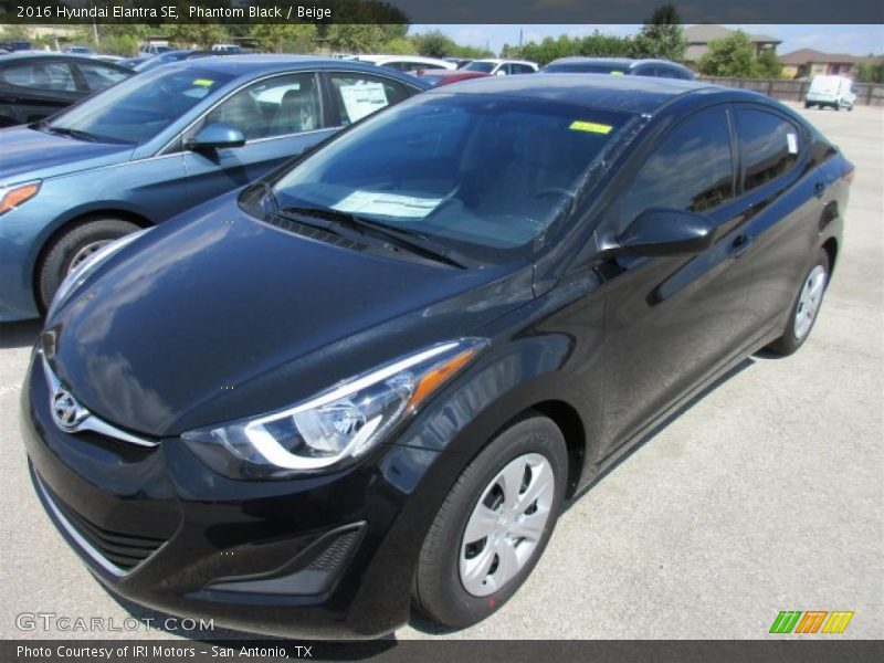 Phantom Black / Beige 2016 Hyundai Elantra SE