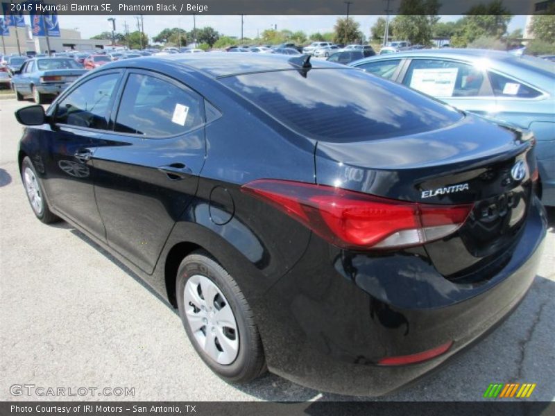 Phantom Black / Beige 2016 Hyundai Elantra SE