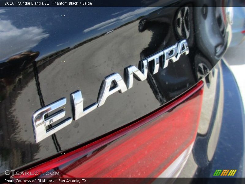 Phantom Black / Beige 2016 Hyundai Elantra SE