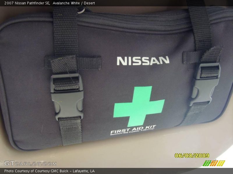 Avalanche White / Desert 2007 Nissan Pathfinder SE
