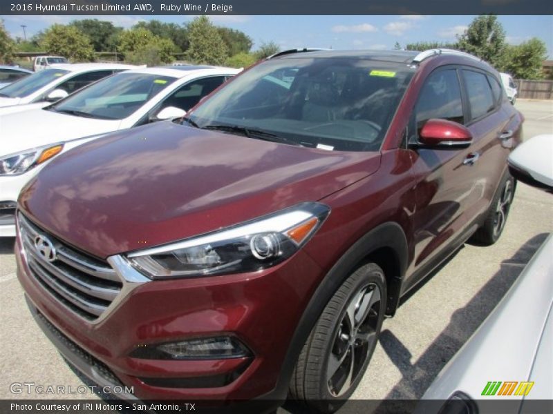 Front 3/4 View of 2016 Tucson Limited AWD