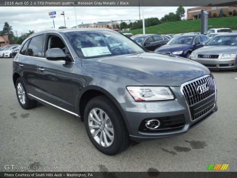 Front 3/4 View of 2016 Q5 2.0 TFSI Premium quattro
