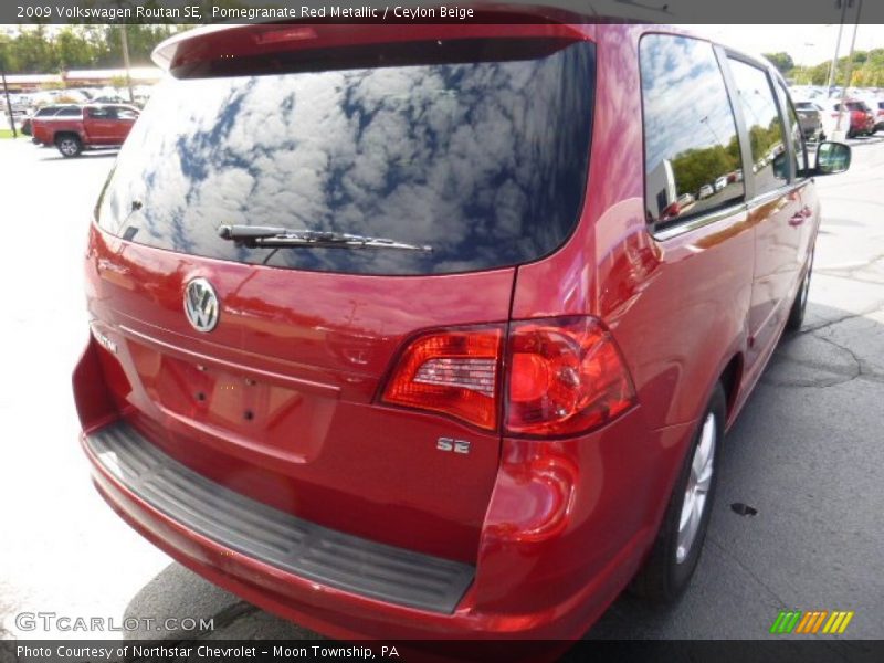 Pomegranate Red Metallic / Ceylon Beige 2009 Volkswagen Routan SE
