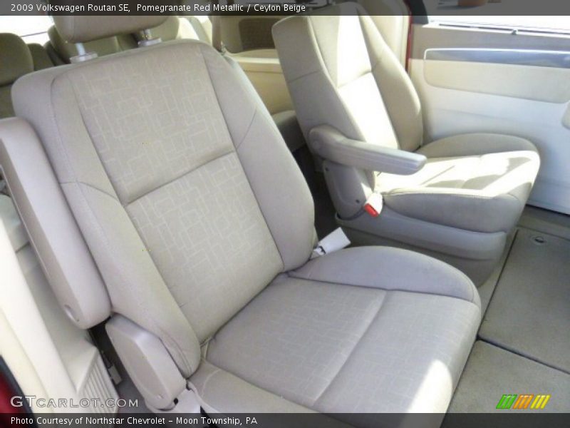 Pomegranate Red Metallic / Ceylon Beige 2009 Volkswagen Routan SE