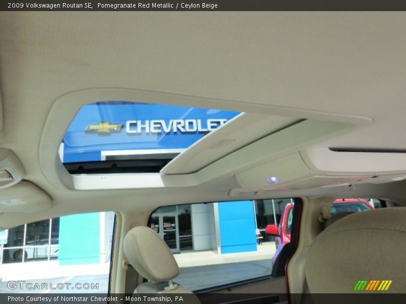 Pomegranate Red Metallic / Ceylon Beige 2009 Volkswagen Routan SE