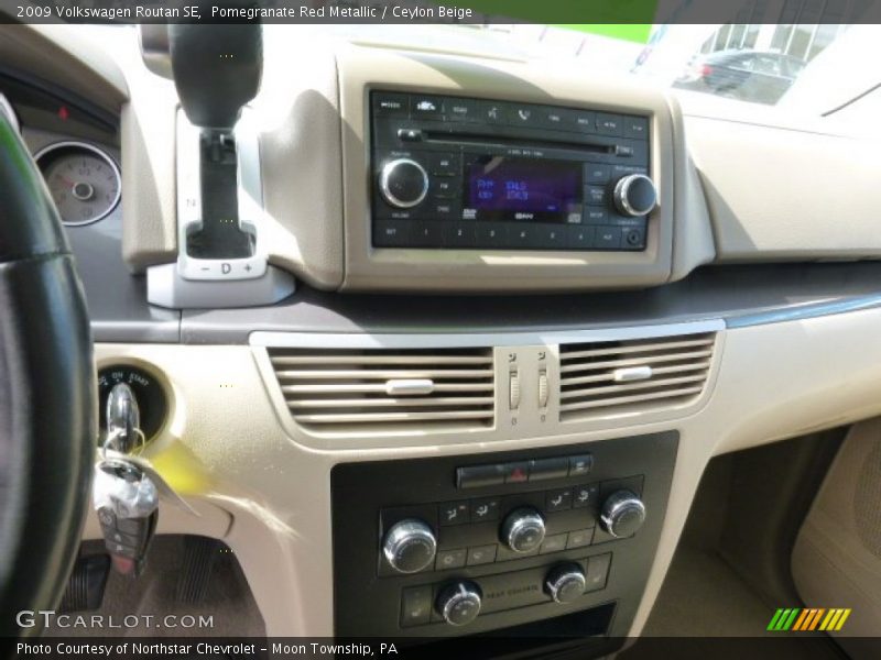 Pomegranate Red Metallic / Ceylon Beige 2009 Volkswagen Routan SE