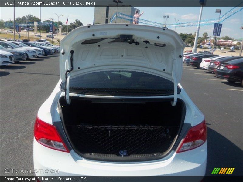 Ultra Black / Beige 2016 Hyundai Accent SE Sedan