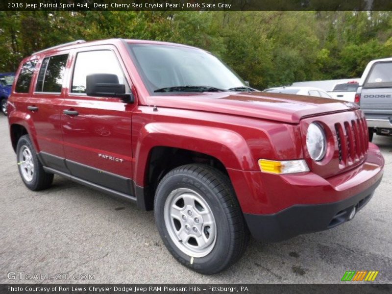 Front 3/4 View of 2016 Patriot Sport 4x4