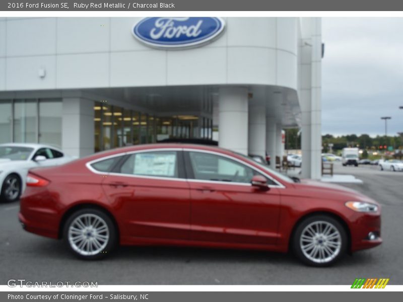 Ruby Red Metallic / Charcoal Black 2016 Ford Fusion SE