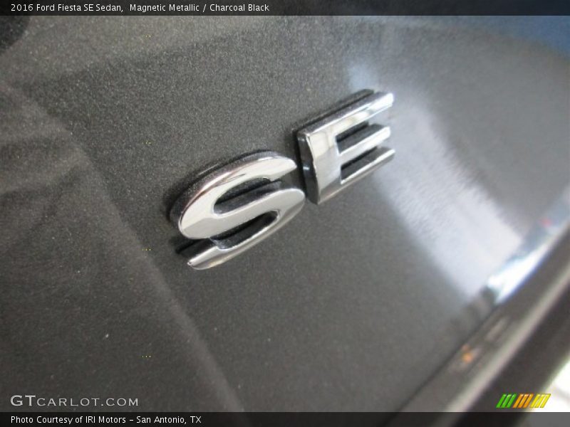 Magnetic Metallic / Charcoal Black 2016 Ford Fiesta SE Sedan