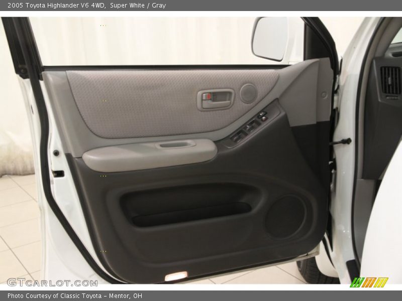 Super White / Gray 2005 Toyota Highlander V6 4WD