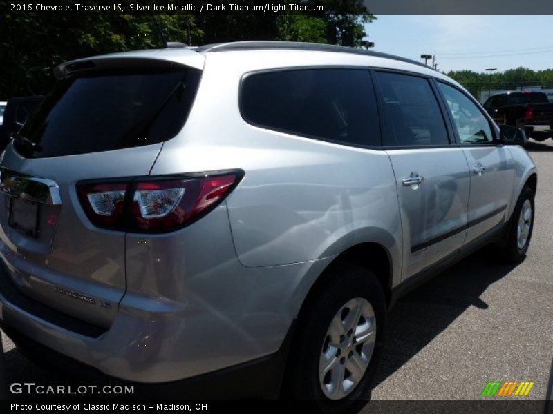 Silver Ice Metallic / Dark Titanium/Light Titanium 2016 Chevrolet Traverse LS