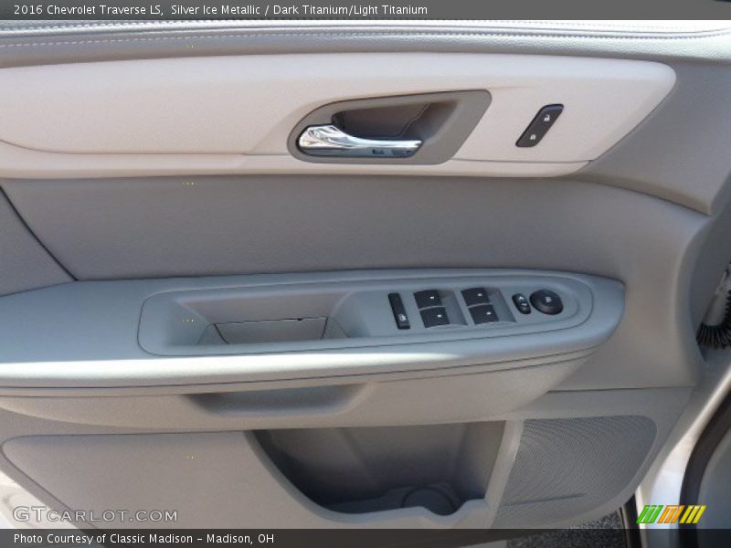 Silver Ice Metallic / Dark Titanium/Light Titanium 2016 Chevrolet Traverse LS
