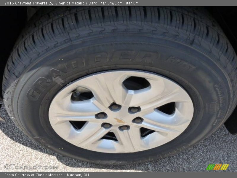 Silver Ice Metallic / Dark Titanium/Light Titanium 2016 Chevrolet Traverse LS