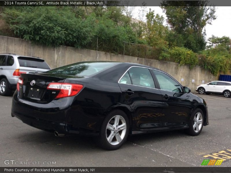 Attitude Black Metallic / Black/Ash 2014 Toyota Camry SE