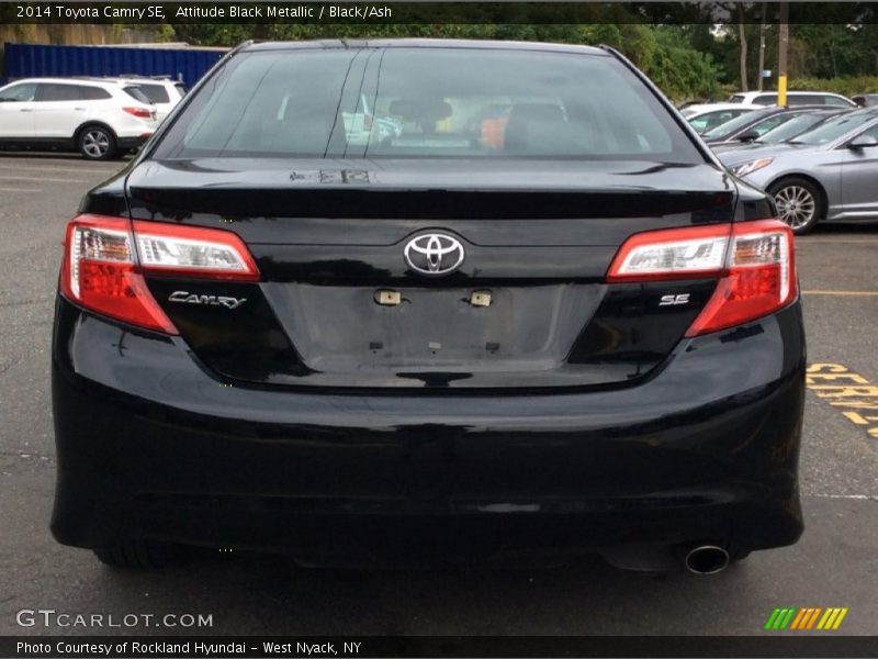 Attitude Black Metallic / Black/Ash 2014 Toyota Camry SE