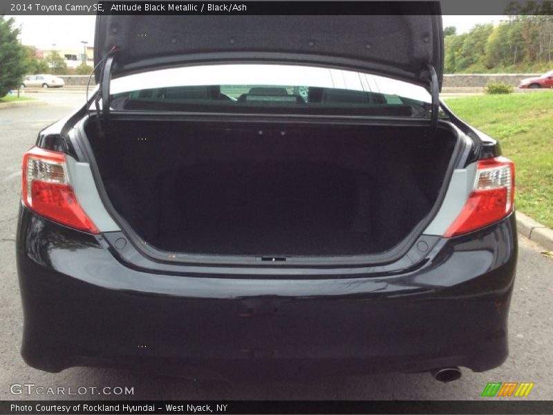 Attitude Black Metallic / Black/Ash 2014 Toyota Camry SE