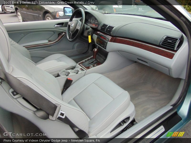 Dashboard of 2003 3 Series 325i Convertible