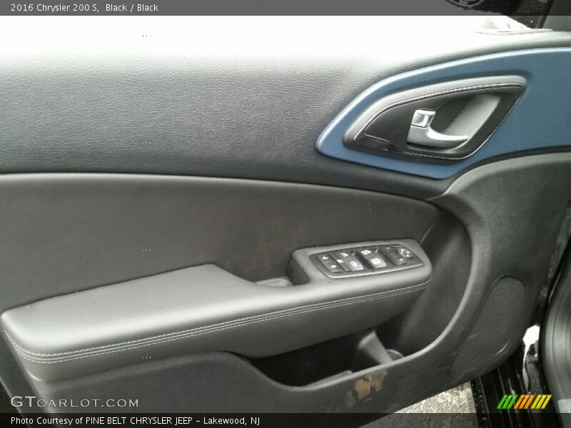 Black / Black 2016 Chrysler 200 S