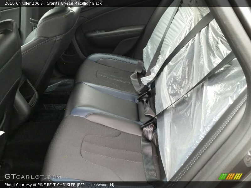 Granite Crystal Metallic / Black 2016 Chrysler 200 S