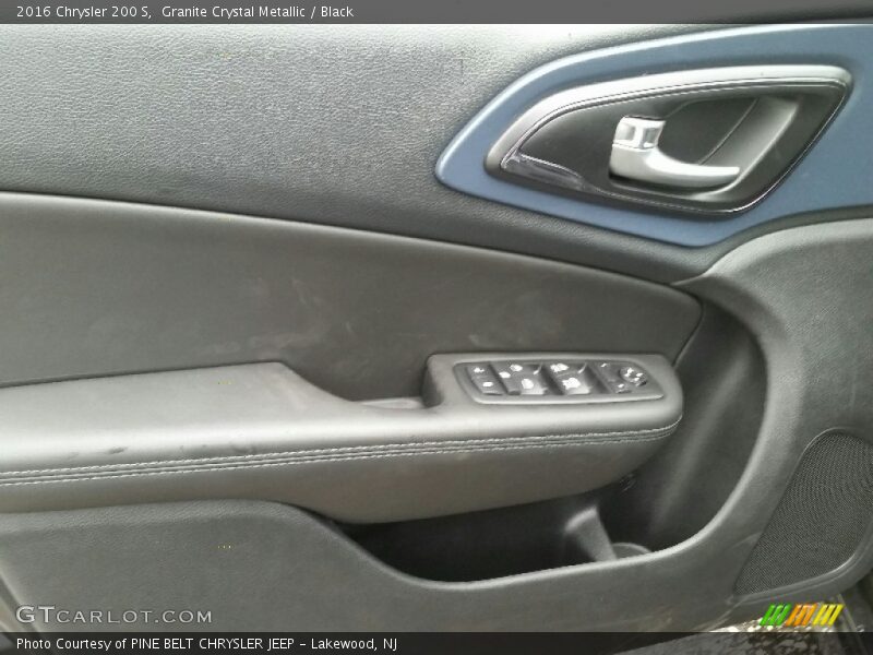 Granite Crystal Metallic / Black 2016 Chrysler 200 S