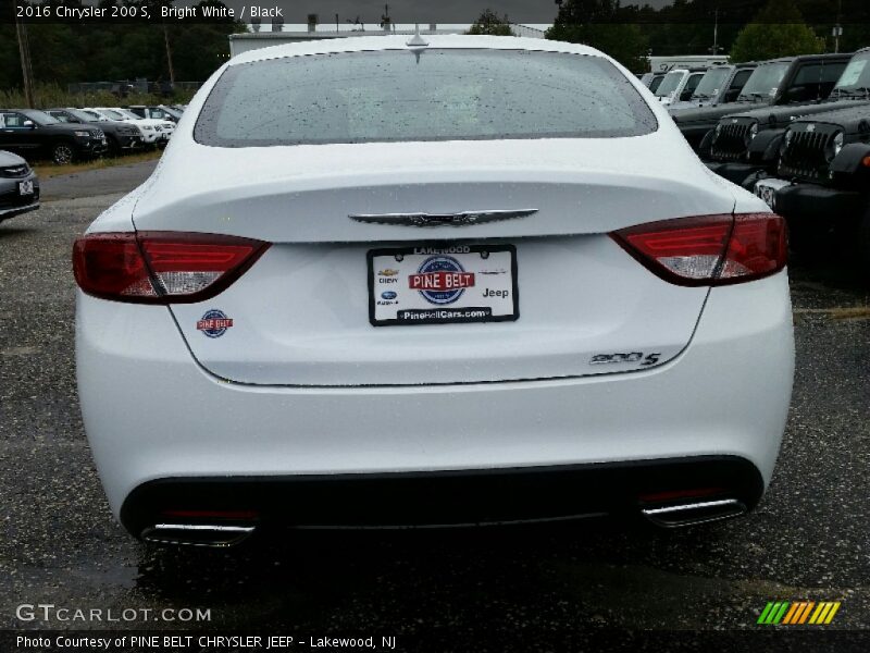 Bright White / Black 2016 Chrysler 200 S