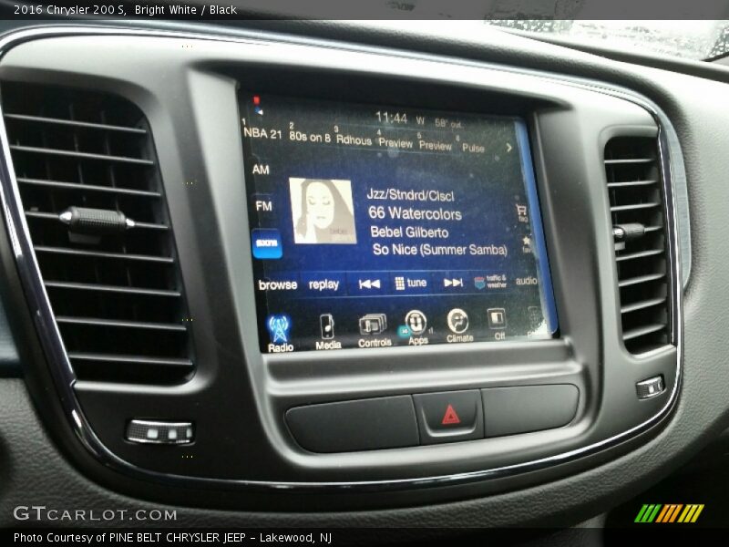 Bright White / Black 2016 Chrysler 200 S