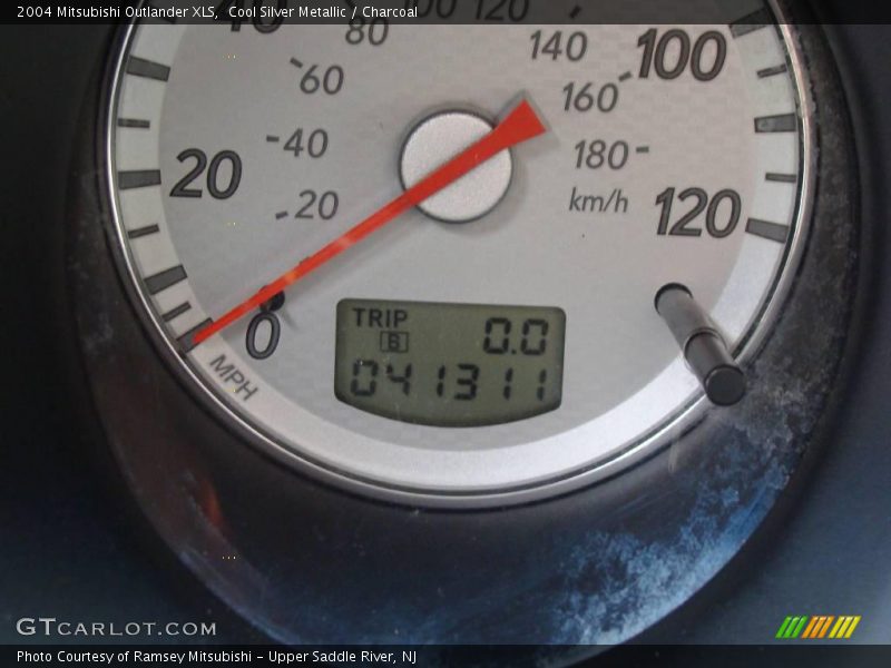 Cool Silver Metallic / Charcoal 2004 Mitsubishi Outlander XLS