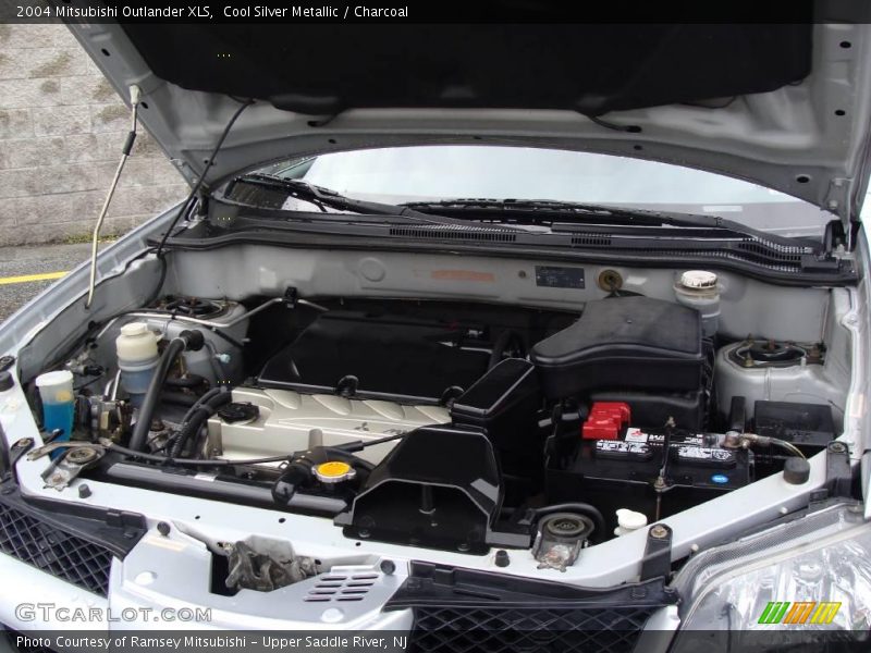 Cool Silver Metallic / Charcoal 2004 Mitsubishi Outlander XLS