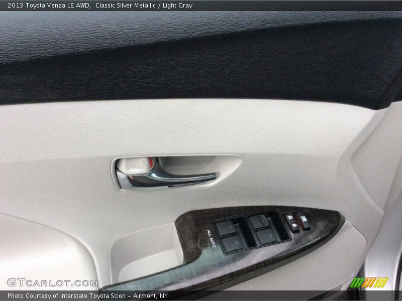 Classic Silver Metallic / Light Gray 2013 Toyota Venza LE AWD