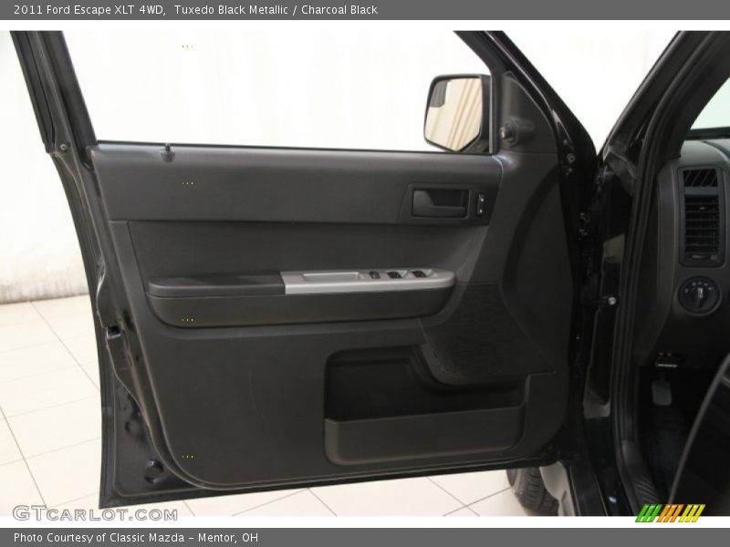 Tuxedo Black Metallic / Charcoal Black 2011 Ford Escape XLT 4WD