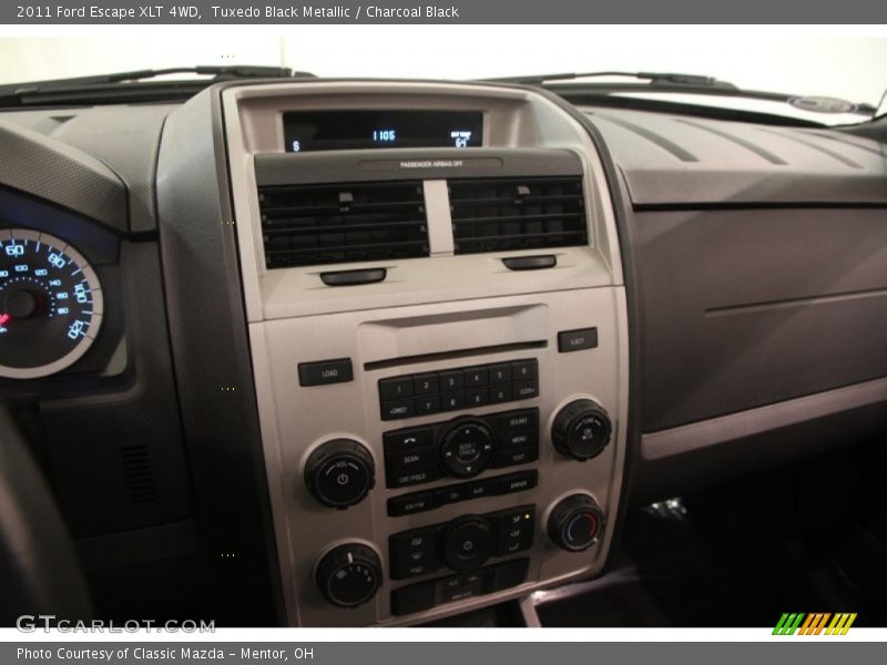 Tuxedo Black Metallic / Charcoal Black 2011 Ford Escape XLT 4WD