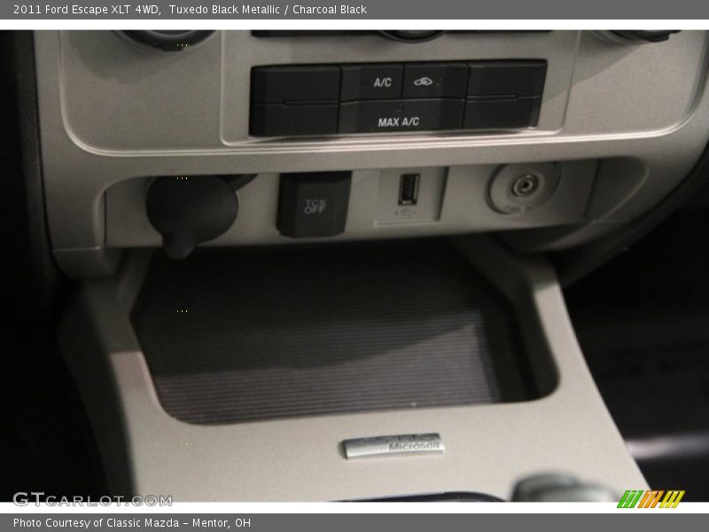 Tuxedo Black Metallic / Charcoal Black 2011 Ford Escape XLT 4WD