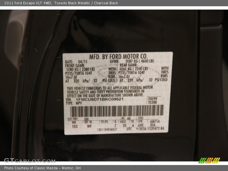 Tuxedo Black Metallic / Charcoal Black 2011 Ford Escape XLT 4WD
