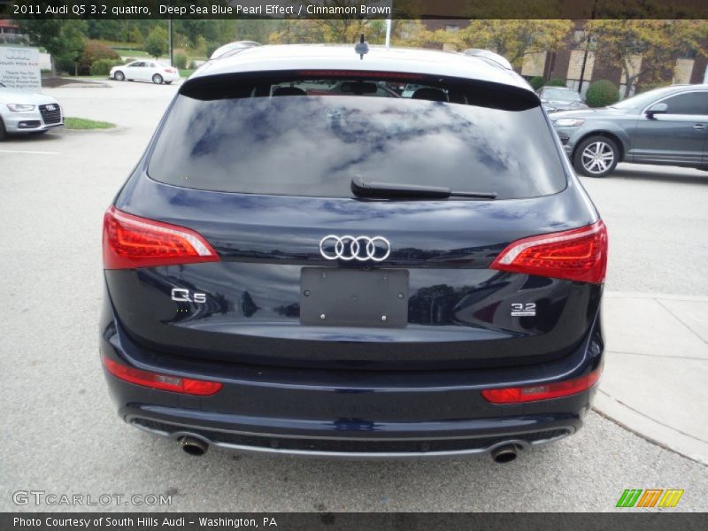 Deep Sea Blue Pearl Effect / Cinnamon Brown 2011 Audi Q5 3.2 quattro