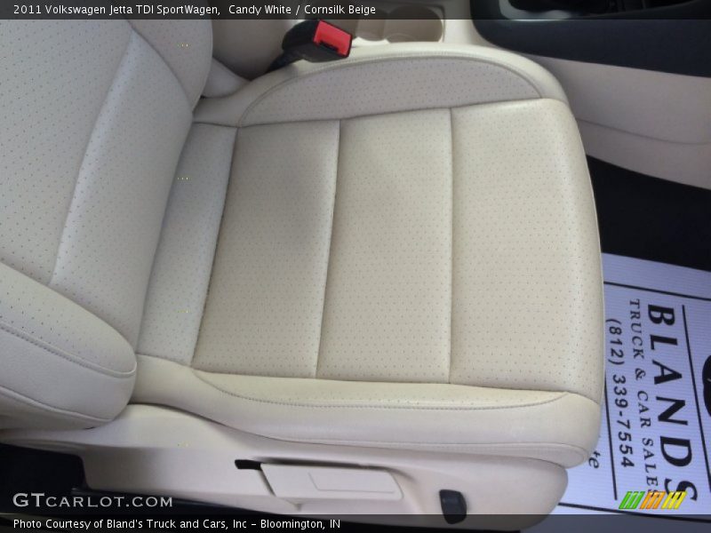 Candy White / Cornsilk Beige 2011 Volkswagen Jetta TDI SportWagen