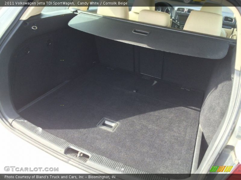 Candy White / Cornsilk Beige 2011 Volkswagen Jetta TDI SportWagen