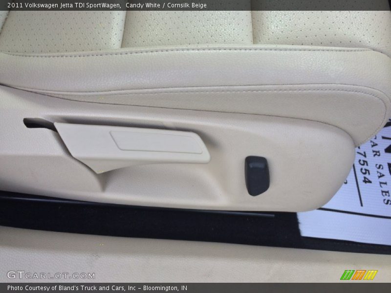 Candy White / Cornsilk Beige 2011 Volkswagen Jetta TDI SportWagen